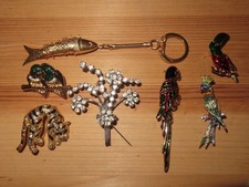 Lot de pendentifs broche