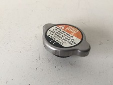 UN BOUCHON DE RADIATEUR COTE DROIT YAMAHA 200 DT R 200 DTR DT-R DT200R  2YY 3ET