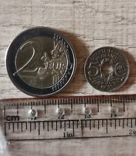 Pièce de 5 centimes troué