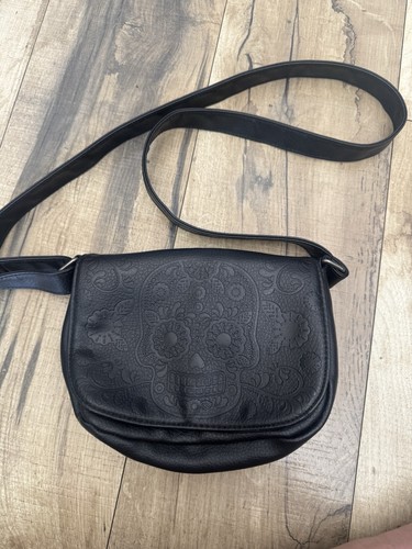 Loungefly black embossed - black,