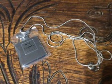 Collier sautoir "Chanel", N°19 Poudré en acier inoxydable -Neuf sous blister