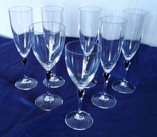 5 FLÛTES ,1 VERRE À EAU