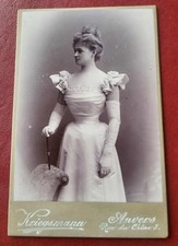 1880 Belgique. Femme élégante tenant un manche à lorgnon Photo Ancienne Cabinet