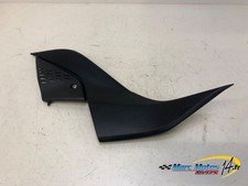 CACHE LATERAL INTERMEDIAIRE