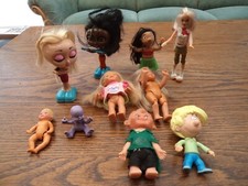 LOT DE 10 PETITES POUPEES, 2 simba, petits baigneurs et autres