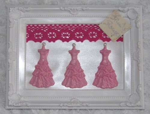 Cadre plâtre décor robes - cadre, en