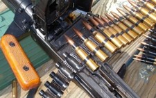 PLAQUE EN MÉTAL guerre arme