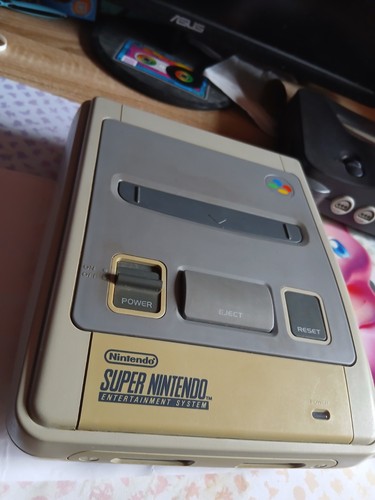 Super nintendo console - super,