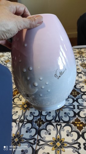 Vase signé sur - vase, le
