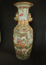 Ancien vase en porcelaine de