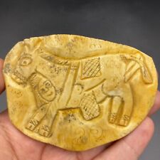 Ancien panneau en os gravé