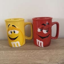 Lot 2 Tasses M&m’s Rouge Et Jaune - 3D Relief - H : 11cm D : 8cm - 2011 Officiel