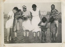 PHOTO ANCIENNE - VINTAGE SNAPSHOT - BERCK PLAGE PÊCHE ÉPUISETTE CREVETTE - SEA