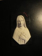 TETE DE VIERGE EN PLATRE BLANC SUR MARBRE NOIR