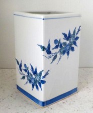 Vase carré en porcelaine Japonaise décor fleurs bleues vintage
