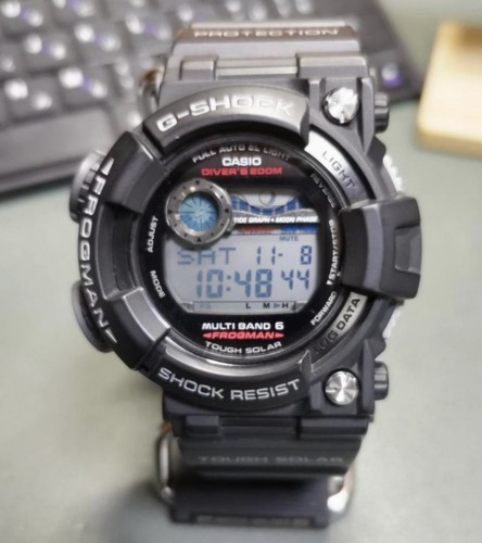 Montre noire pour - , homme