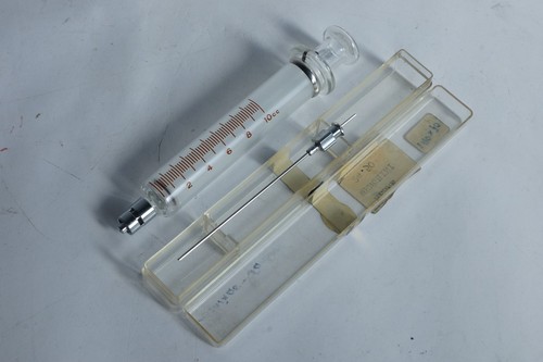 Ancienne seringue médicale