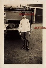 Soldat avec cylindre voiture