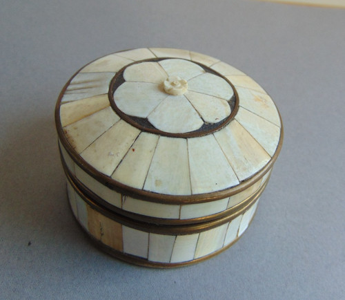 Boite pilulier rond plaquettes - pilulier,