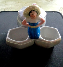 baigneuse porcelaine art déco service a condiment complet