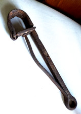 Ancien crochet pour seau puit, en fer forgé