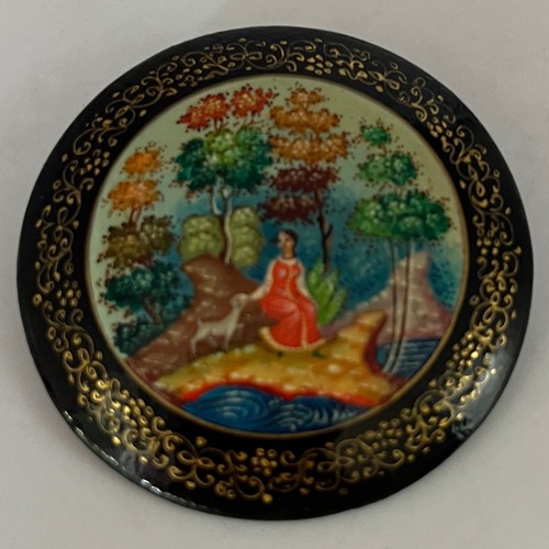 Broche bois illustree - en, illustree/