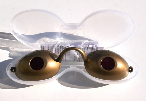Lunettes dorées de - or,