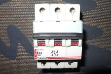 DISJONCTEUR TRIPHASE 63A