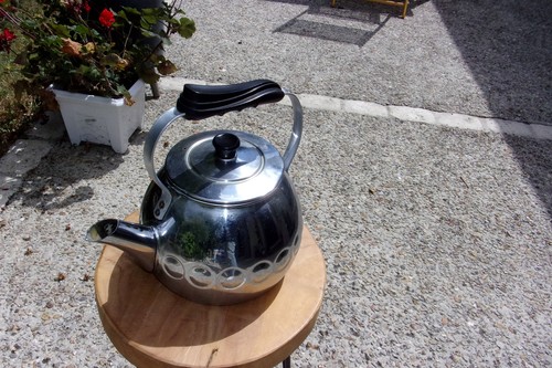 Ancienne bouilloire inox - inox, et