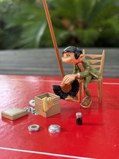 PIXI GASTON CIRANT SES CHAUSSURES 