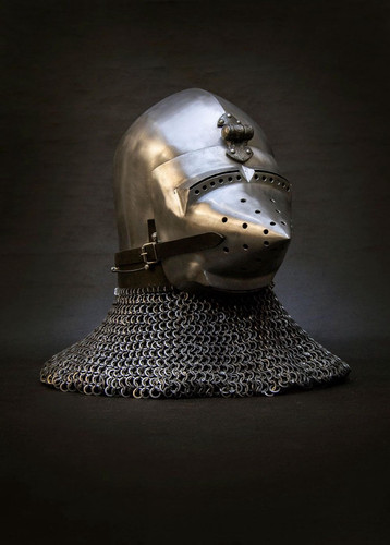 Casque bascinet médiéval