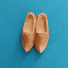 FEVE ancienne PAIRE DE SABOTS en terre cuite Long. 2,3cm