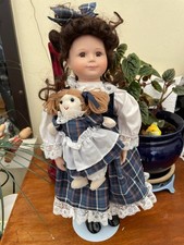 POUPEE MUNDIA EN PORCELAINE