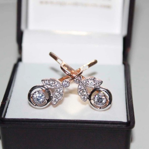 Boucles oreilles de - d'oreilles,