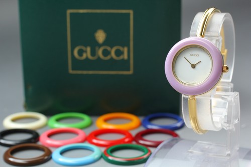 Avec boîte montre - [avec, boîte]