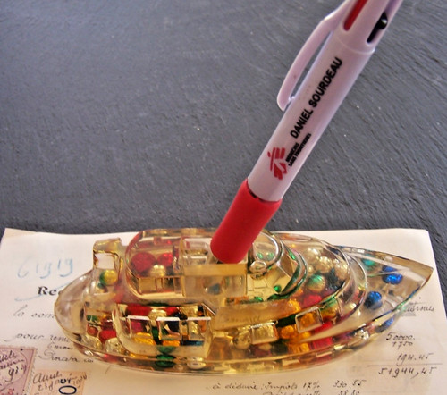 Porte stylo presse papier - stylo,
