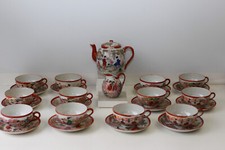 Service Japonais à thé   en porcelaine décor de paysage et personnages