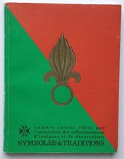 LIVRE INSIGNES MILITAIRES -