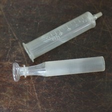 ancienne grosse seringue en