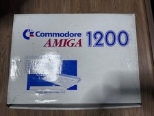 Commodore Amiga 1200 A1200 avec boite et carte mémoire et accessoires