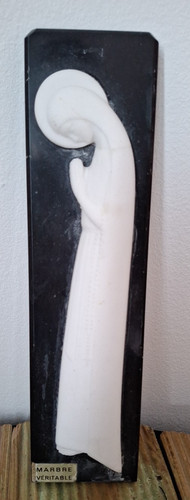 Bas relief moderniste vierge