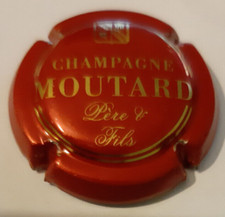 Capsule de champagne Moutard Père et Fils Rouge et or N°13c