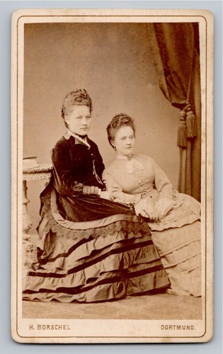 Cdv 1875 deux - 1875, sœurs