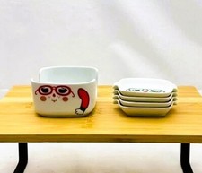 4 petites coupelles apéro céramique dans leur support motif personnages 9x8x5cm