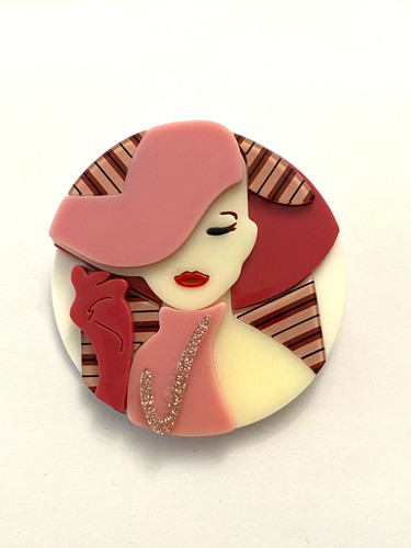 Grande broche dans style - grande,