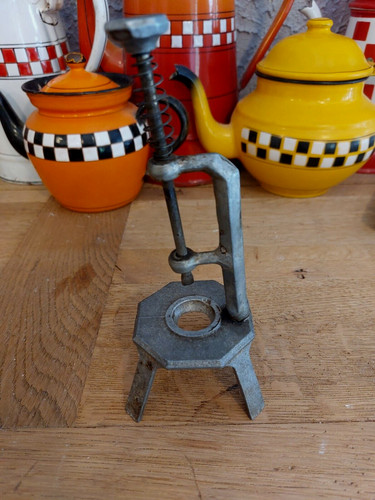 Ancien dénoyauteur cuisine - ancien, de