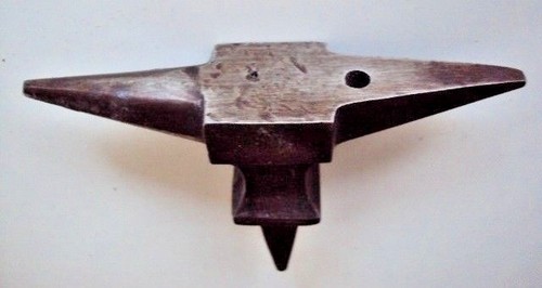 Ancienne enclume de - ,
