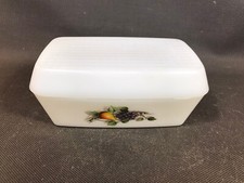 Ancien beurrier en verre blanc opaque ARCOPAL déco vintage années 1950