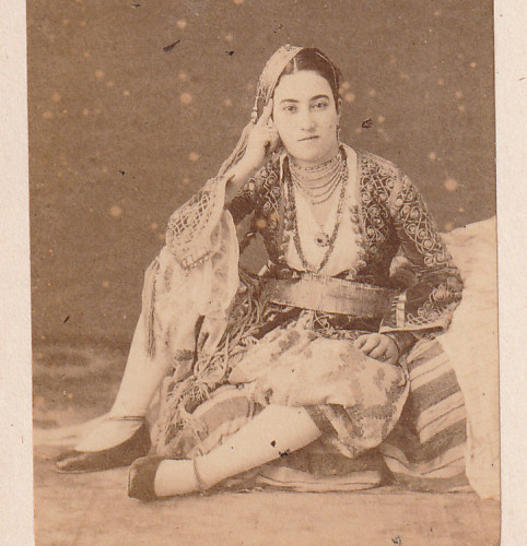 Femme mauresque dans son - mauresque,
