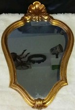 Miroir ancien style Louis XV en bois doré ou stuc – décor coquille
